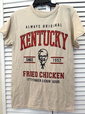 KFC Kentucky Fried Chicken Finger Lickin Short Sleeve Tee